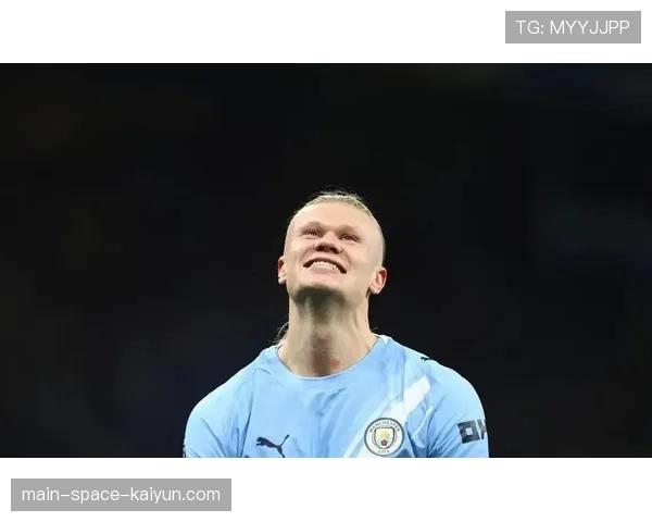 特写:哈兰德罚丢点球后,伊蒂哈德球场瞬间陷入沉寂 特写:哈兰德罚丢点球后,伊蒂哈德球场瞬间陷入沉寂